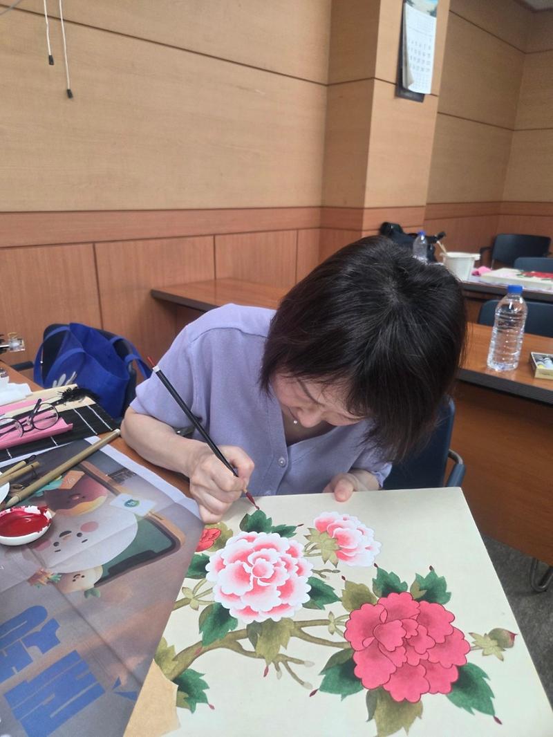 11._가정3동_주민자치회,_서예·민화교실_성황리_운영_(민화교실).jpg 이미지