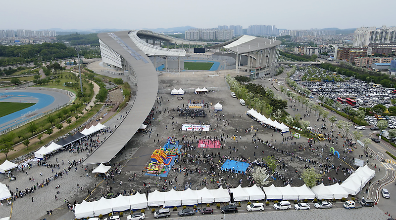je6hoe_adongchukje_001_축제_전경.png 이미지