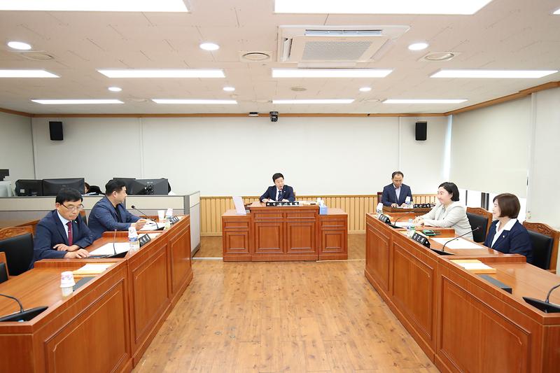 2024.07.01._제268회_폐회중_제1차_의회운영위원회(2).jpg 이미지