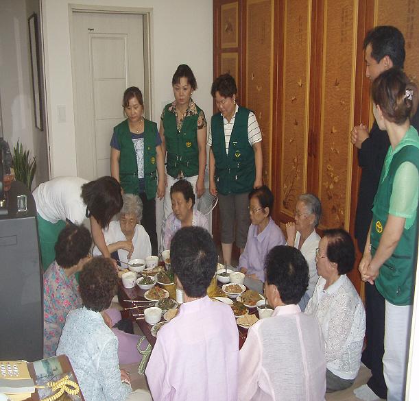 독거노인 생신식사 대접(새마을 부녀회) 사진