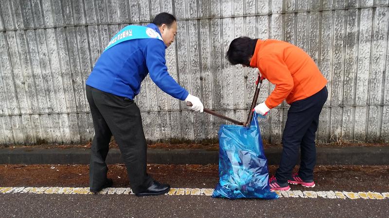 범구민 『Clean-up day』 관련 거리청소 사진