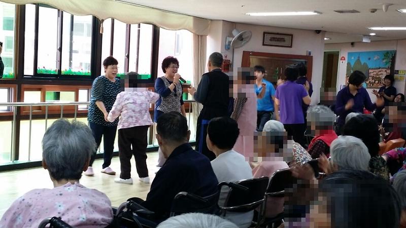 노래교실 동아리 봉사대 장봉도 혜림원 봉사활동 사진