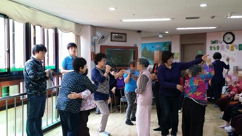 노래교실 동아리 봉사대 장봉도 혜림원 봉사활동 사진