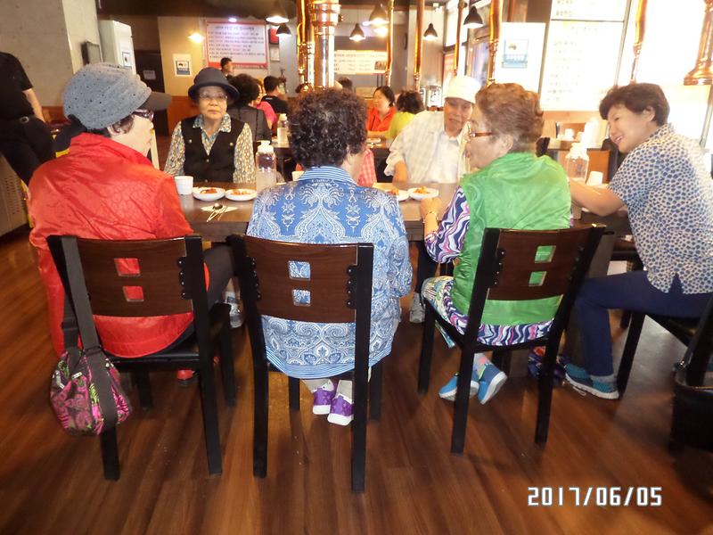 석남1동 지역사회보장협의체 '식사마실'(2017년 6월) 사진