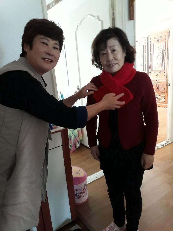 가정2동지역사회보장협의체, 따뜻한 겨울나기 목도리 나눔 행사 실시 사진