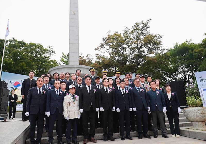 제81주년_광복절_기념_현충탑_참배-001.jpg 이미지
