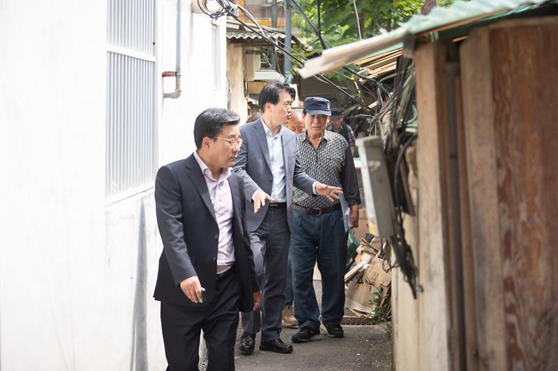 0강범석_서구청장,_‘행복마을_가꿈사업’_대상_석남3동서_현장_간담회__(3).jpg 이미지