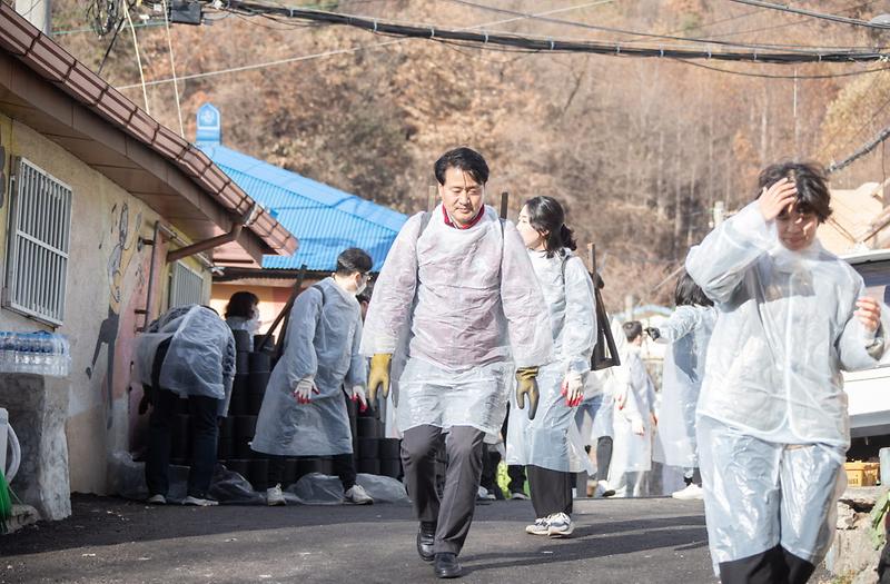 3서구청_세무과,_사랑의_연탄봉사_나눔행사_실시(2).jpg 이미지