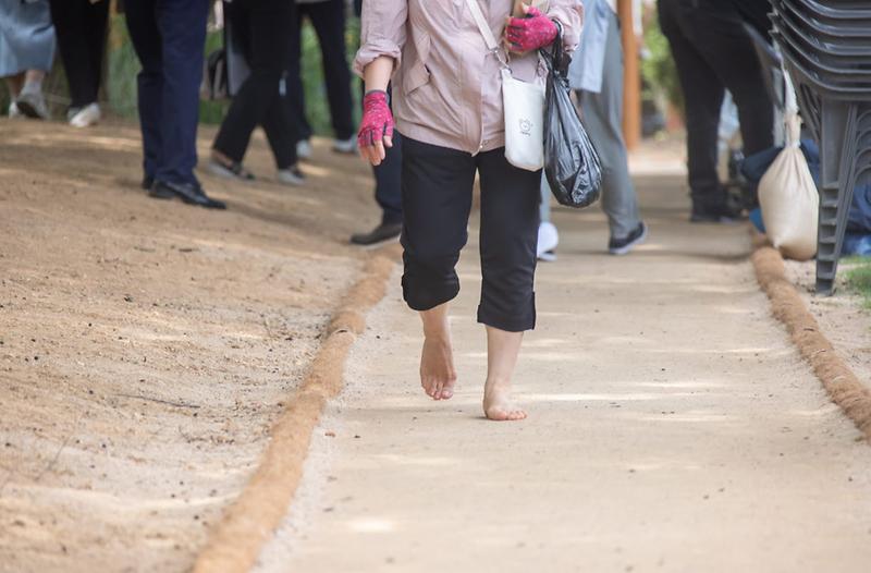 1서구,_주민과_함께하는_맨발걷기_행사_개최(3).jpg 이미지