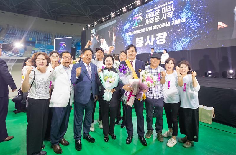 2강범석_서구청장,_세계자유민주연맹_‘자유장’_수상(1).jpg 이미지