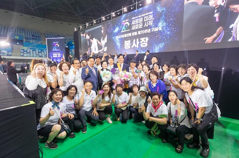 2강범석_서구청장,_세계자유민주연맹_‘자유장’_수상(2).jpg 이미지