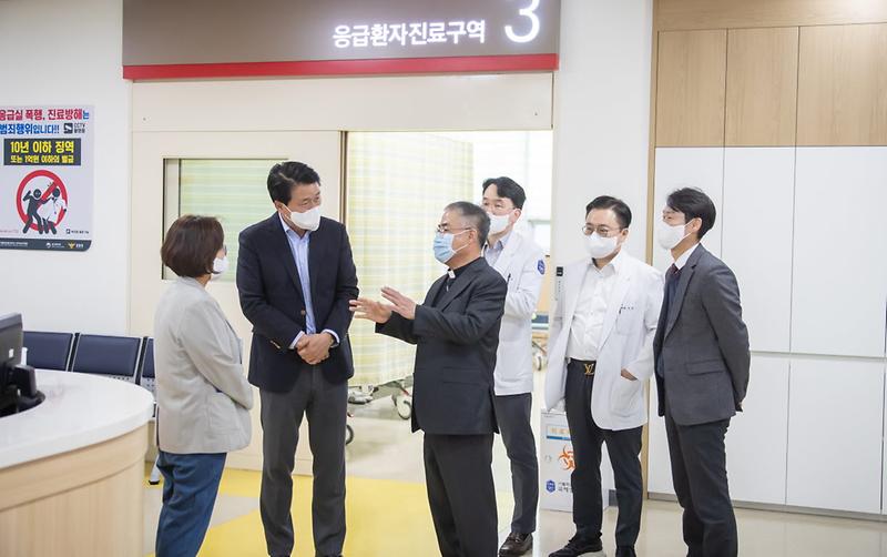 강범석_서구청장,_가톨릭관동대학교_국제성모병원_현장_방문‘의료진_격려·비상진료체계_점검’(1).jpg 이미지