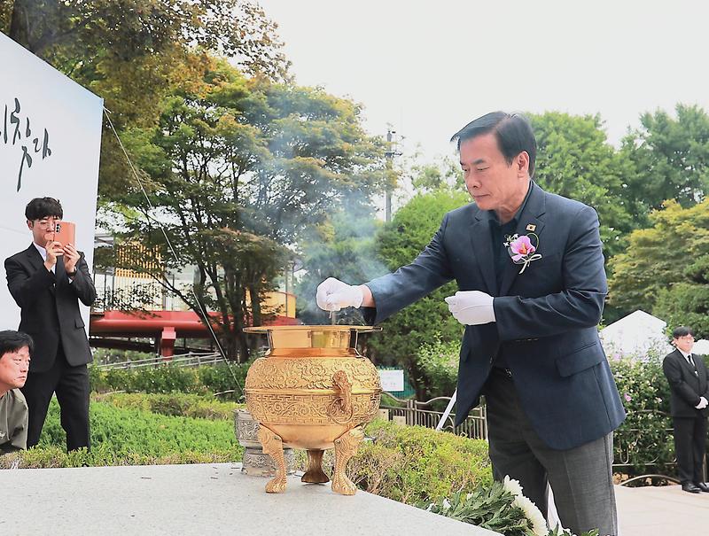 제81주년_광복절_기념_현충탑_참배-002.jpg 이미지