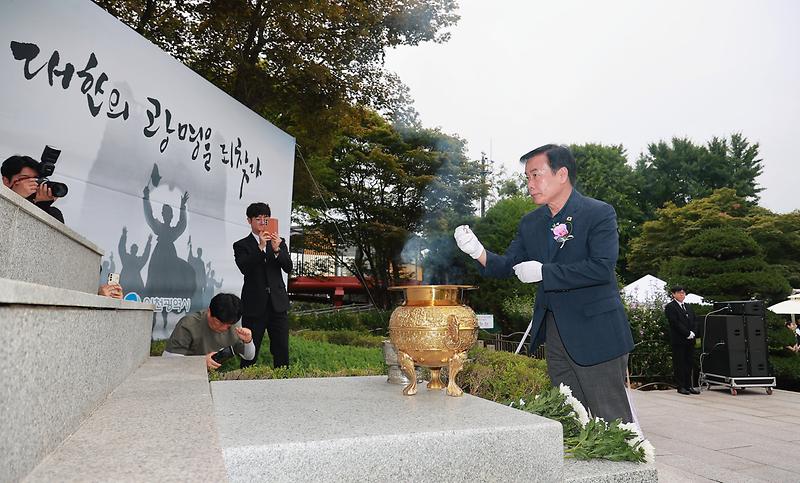제81주년_광복절_기념_현충탑_참배-003.jpg 이미지