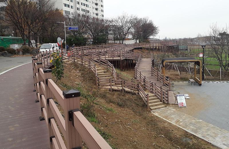 4서구,_경명공원_주변_보행데크_설치.jpg 이미지