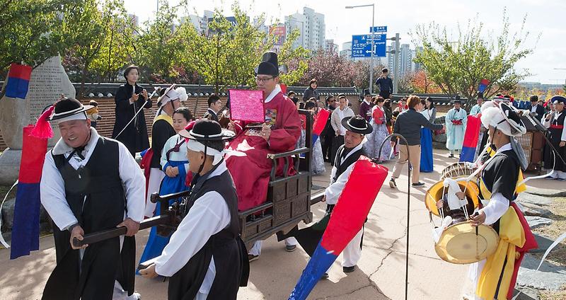 4서구새마을회,_‘다문화가정_전통혼례식’_(2).jpg 이미지