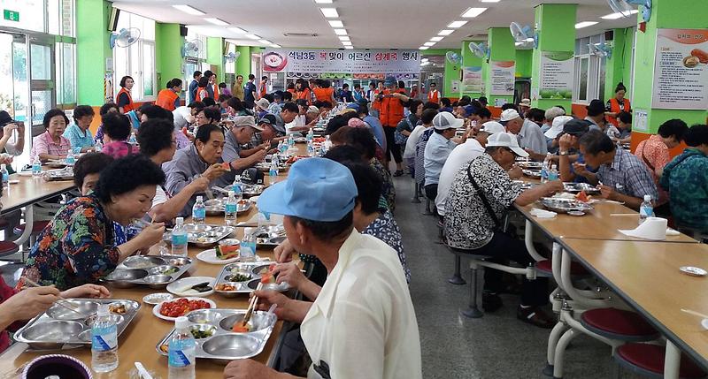 6서구_석남3동_통장자율회,_복맞이_어르신_삼계죽_행사2_(2).jpg 이미지