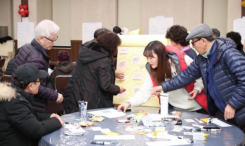 1서구,_지역_어르신_원탁토론회_개최_(2).jpg 이미지
