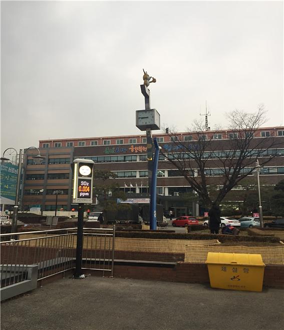 1서구,_우리동네_미세먼지_알림_신호등_설치_(1).jpg 이미지