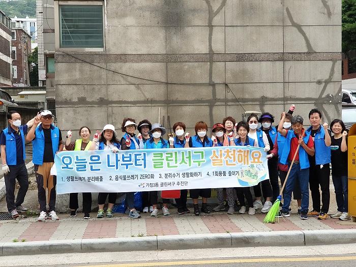 5가정3동_클린서구추진단,_꽃과_함께하는_마을조성_(1).jpg 이미지