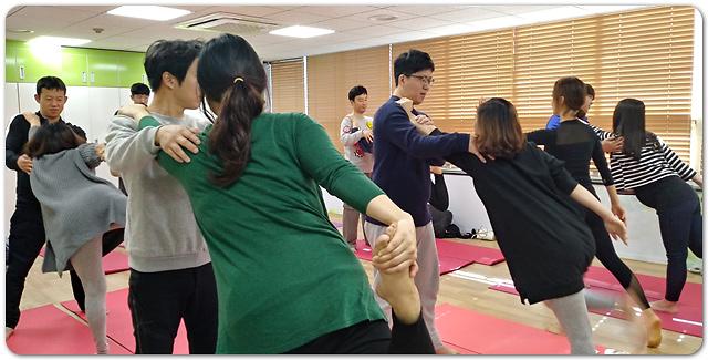 5서구,_‘주말_부부요가교실’_운영.jpg 이미지