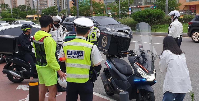 4서구,_이륜차_교통안전_합동_캠페인_실시_(2).jpg 이미지