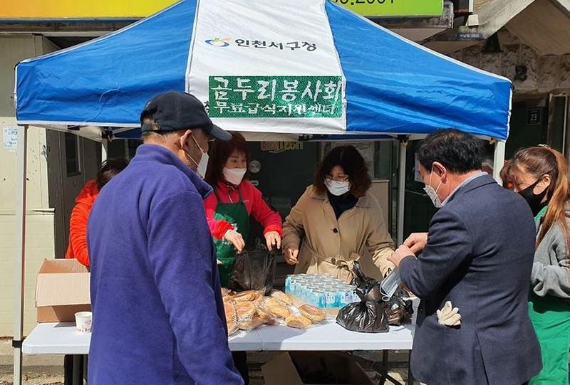 4석남2동_인천곰두리봉사회_서구지회,_사랑의_빵_나눔_행사_진행.jpg 이미지
