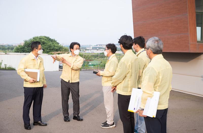 2이재현_서구청장,_여름철_재해_예방_경서빗물펌프장_현장_점검__(2).jpg 이미지
