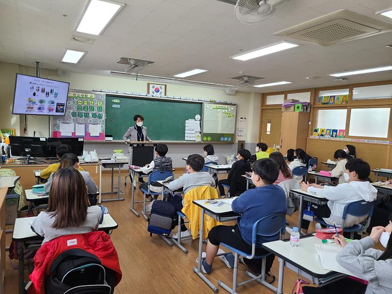 3서구,_‘찾아가는_자원순환교육’_첫_수업_시작__(2).jpg 이미지