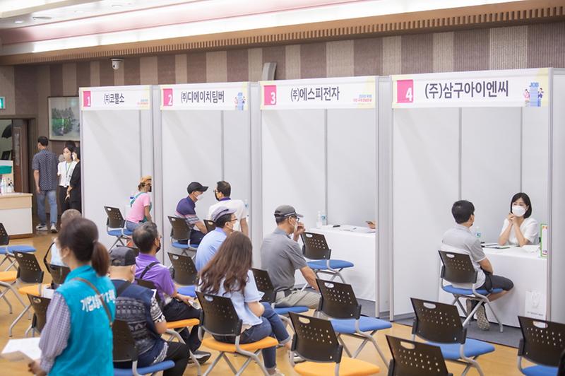 1‘3년_만에_열린_현장_채용행사’_서구,_제1회_구인·구직_만남의_날_(1).jpg 이미지