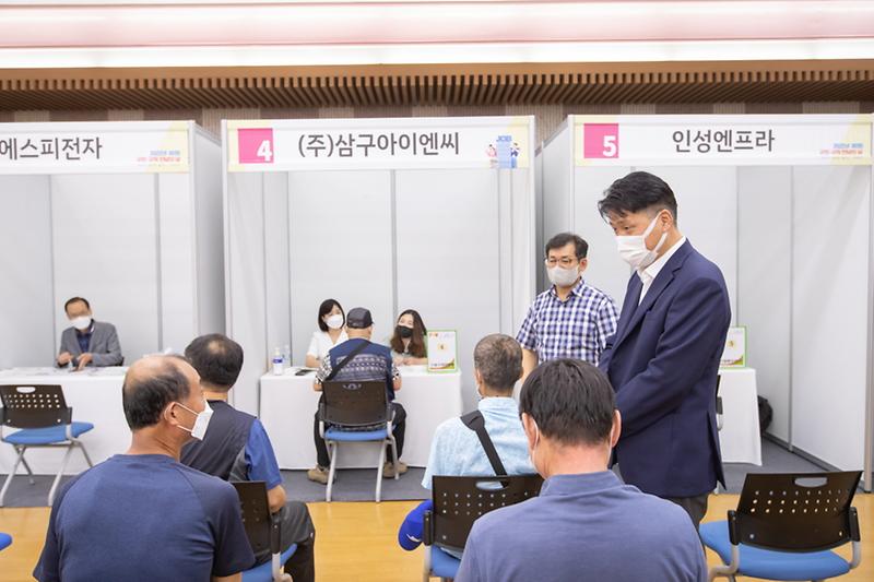 1‘3년_만에_열린_현장_채용행사’_서구,_제1회_구인·구직_만남의_날_(2).jpg 이미지