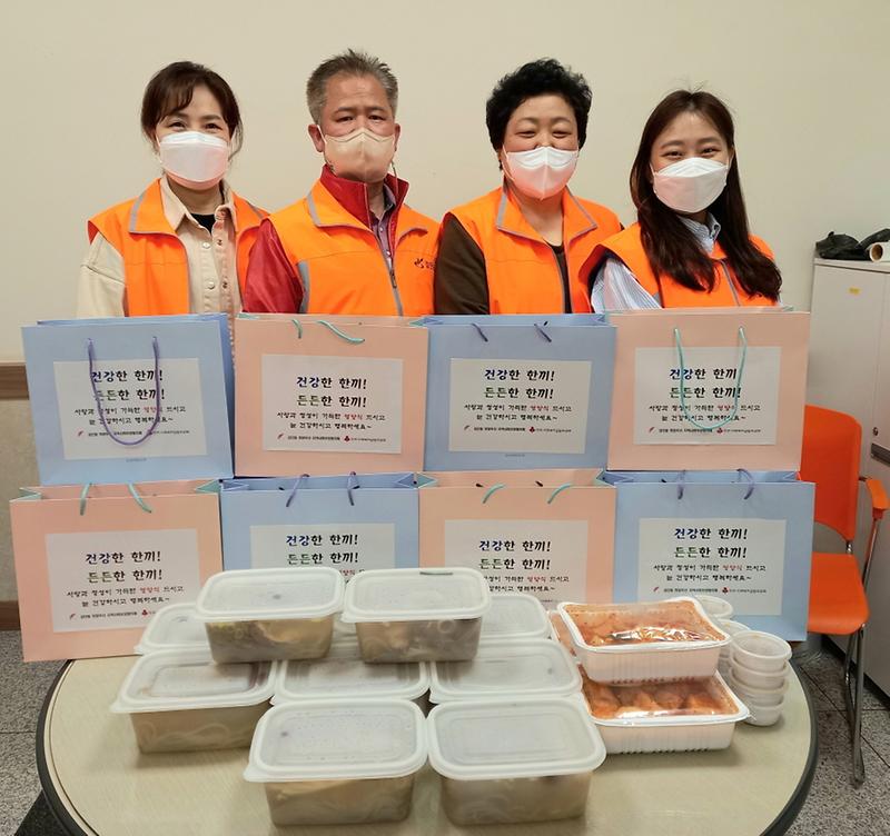 2검단동_협의체,_‘든든한_한끼’_취약계층에_영양식_지원__(2).jpg 이미지