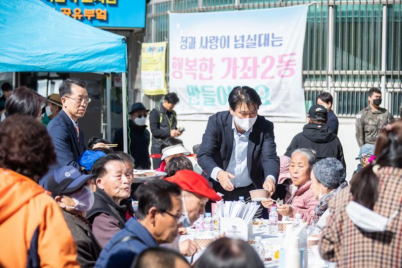 8‘어르신들_모처럼_즐거운_한때’_가좌1·2·3·4동,_같은날_경로잔치_열려__(1).jpg 이미지