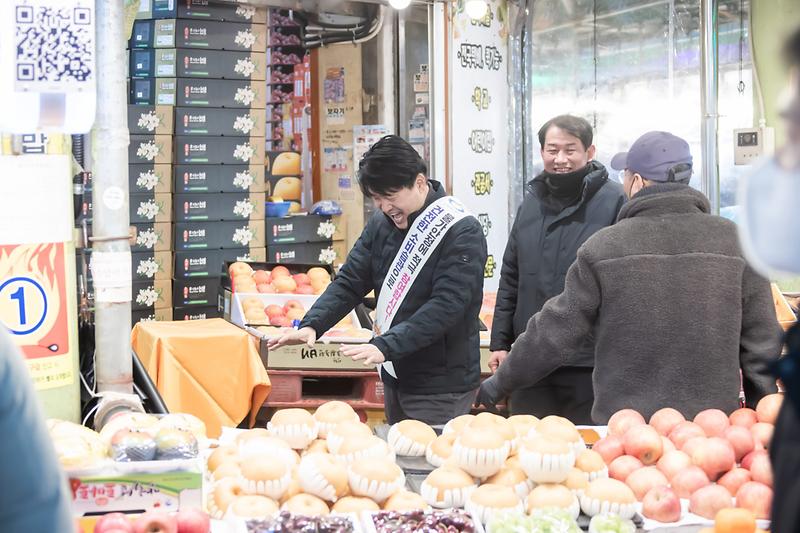 1강범석_서구청장,_설_앞두고_전통시장_5곳_방문__(1).jpg 이미지