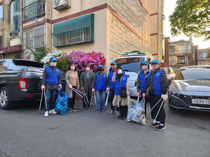 7‘깨끗한_연희동_만들기_앞장’_연희동_자유총연맹,_환경정화활동__(2).jpg 이미지