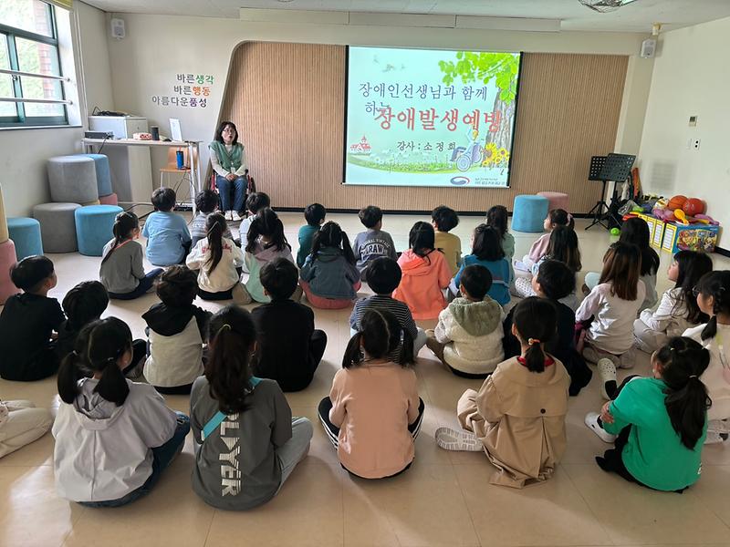3서구보건소_완정건강생활지원센터,_장애인_강사와_함께하는_후천적_장애발생_예방_교육_실시(1).jpg 이미지