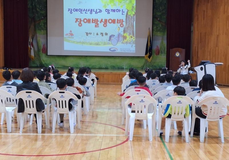 3서구보건소_완정건강생활지원센터,_장애인_강사와_함께하는_후천적_장애발생_예방_교육_실시(2).jpg 이미지