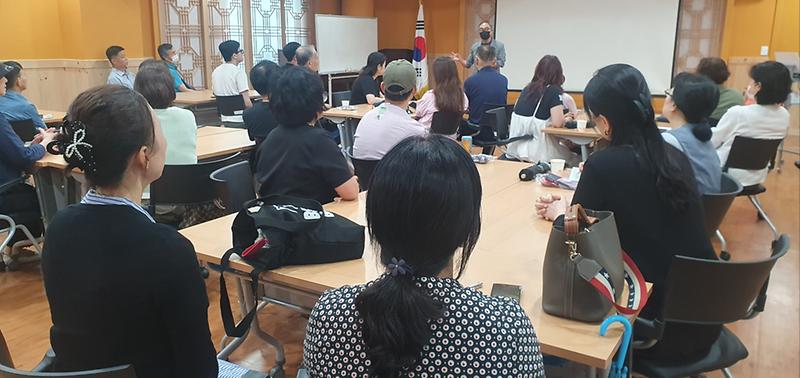 5인천_서구_신규자원봉사_기초교육_실시_‘자원봉사_활동_능력_향상_및_지속성_유지’(1).jpg 이미지