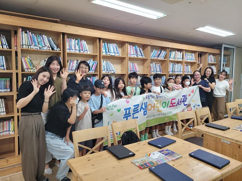 9._가좌2동_주민자치회,_내_그림이_살아_움직여요!_AI와_함께한_특별한_드로잉_체험_단체사진.jpg 이미지